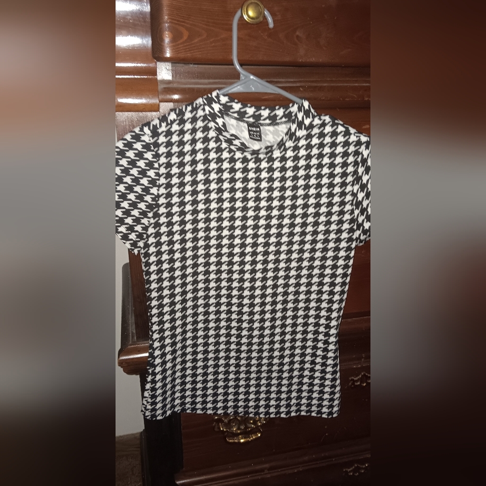 SHEIN Black & White Houndstooth Short Sleeve Tee